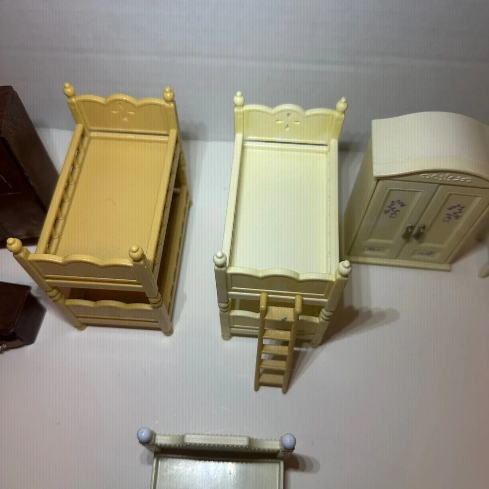 Vintage Sylvanian Families Bedroom Furniture Lot 13 Pieces Beds Vanity